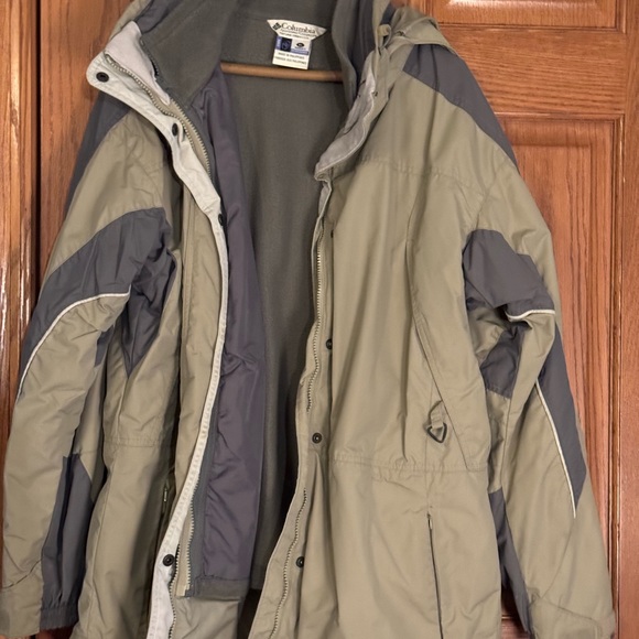 Columbia Jacket - Picture 3 of 12